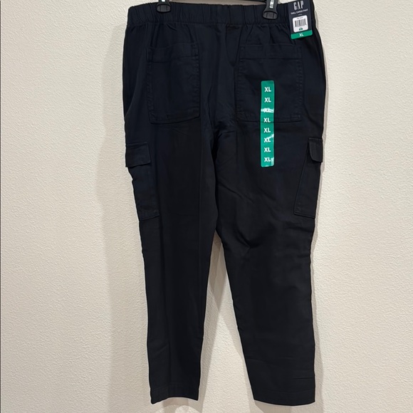 GAP Black Cargo Pants Relaxed Fit - Picture 8 of 10